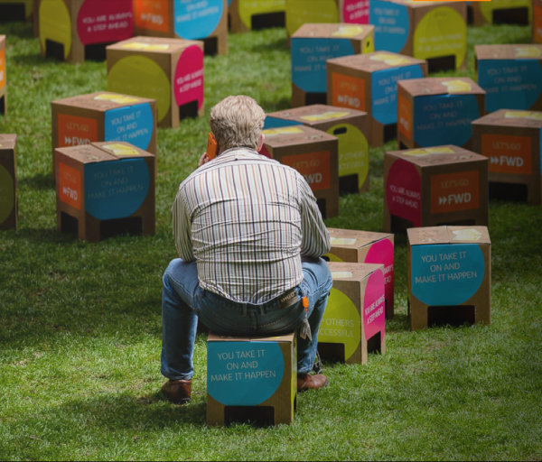 Le tabouret comme il vous plait ! 100% Recyclable certifié 100% FSC